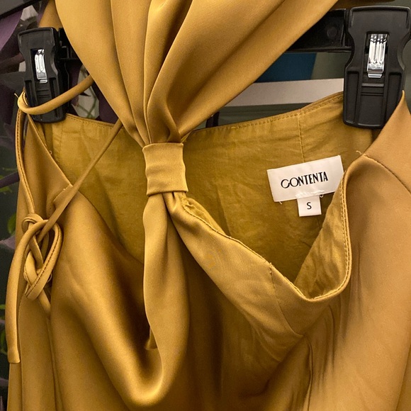 🦋 4 for $20! 🌼

Contenta Urban Outfitters Bianca Gold Satin Midi Dress - Picture 3 of 4
